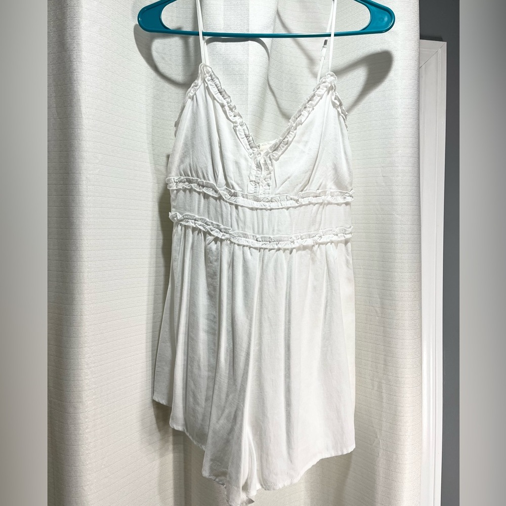 Francesca’s white romper - Picture 1 of 5